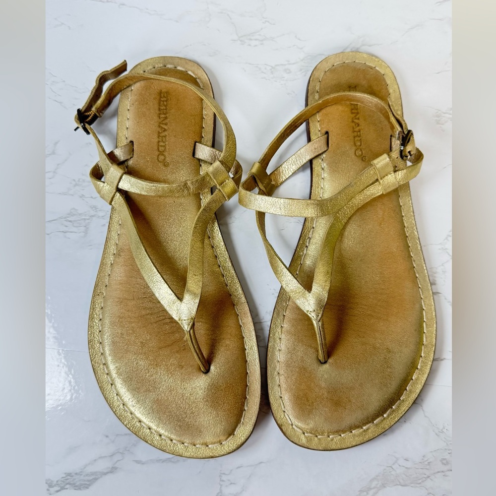 BERNARDO Leather Thong Sandal Gold Metallic Leather Size‎ 8 (38 EU) Sling Back